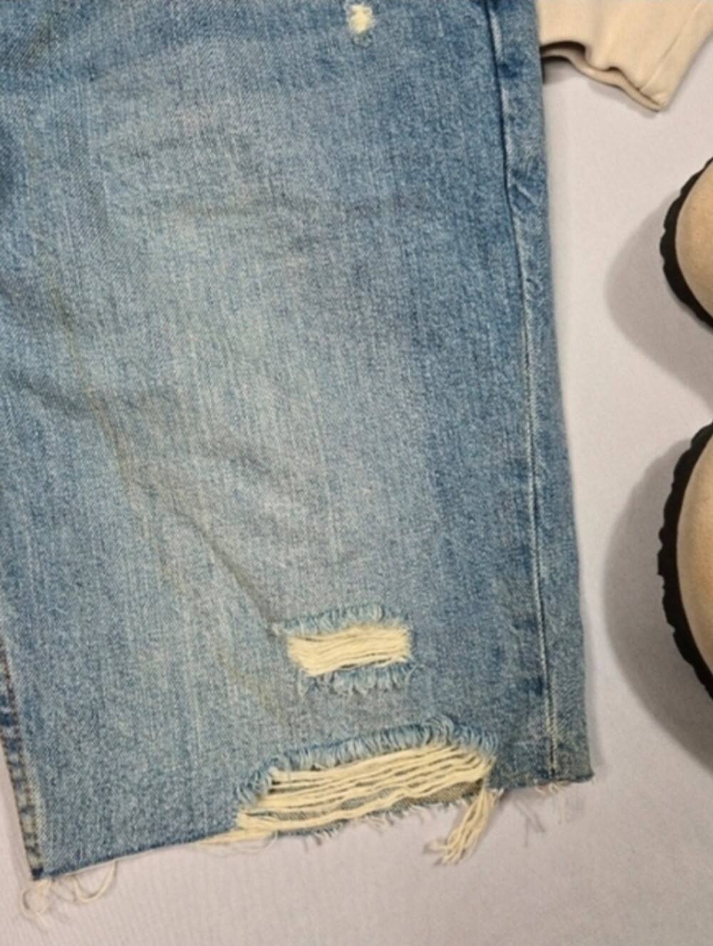 We The Free‎ Denim Short Size 26 Bermuda 10" Inseam Distressed Holes Frayed Hem - Picture 8 of 13